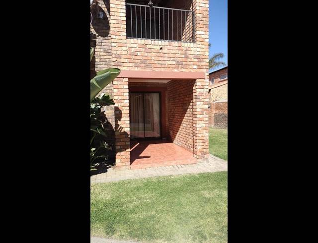 2 BEDROOM TOWNHOUSE FOR SALE IN EDLEEN